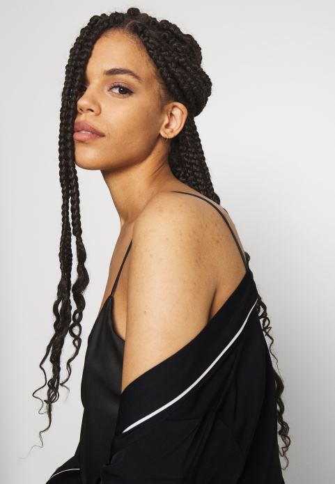 sievietes amanda satīna rītasvārki halāts melns 2LHT1088 Anna Field