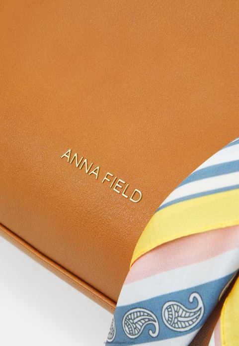 sievietes rokassomu konjaks 2LHT2311 Anna Field